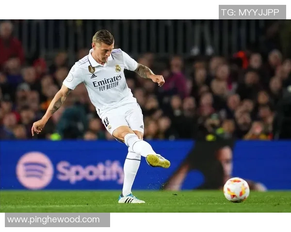 克罗斯在足球世界中的传奇之路与未来发展展望